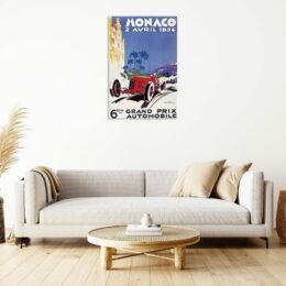 Tableau peinture grand prix monaco accroché sur un mur avec un canapé et une table dans une maison