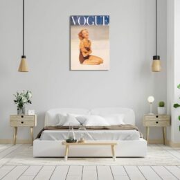 Tableau peinture vintage vogue accrochée sur un mur avec un lit à l'intérieur d'une maison