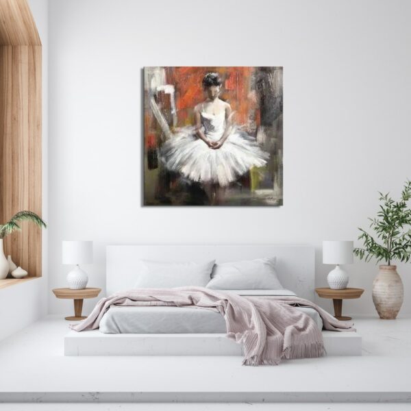 Tableau danseuse ballet en tutu , accrcohé au-dessus d'un lit avec un plaid rose tombant du bout du lit avec 2 tables de chevet en bois avec une lampe blanche, une plante verte dans un vase en terre cuite