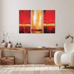 tableau triptyque abstrait dans un salon moderne blanc et boisé.