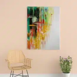 Peinture abstraite moderne gris et vert. Peinture abstraite huile sur toile. Accroché sur un mur avec un canapé dans une maison.