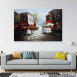 Tableau peinture bistrot terrasse Paris. Accrochée sur un mur au-dessus d'un canapé et un tapis dans un salon.