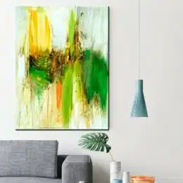 Peinture abstraite jaune et vert. Bonne qualité, original, accrochée sur un mur au-dessus d'un canapé dans une maison