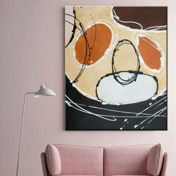 Peinture abstraite marron.. Bonne qualité et à la mode accroché sur un mur au-dessus d'un canapé dans une maison.