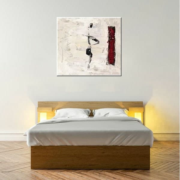 Peinture abstraite sur toile silhouette, accrochée sur un mur avec un lit dans une maison