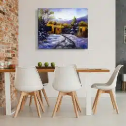Tableau peinture paysage lavande accroché sur un mur dans une cuisine