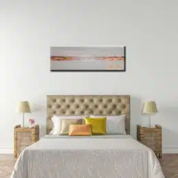 Tableau panoramique peinture abstraite. Bonne qualité, très original, accrochée sur un mur au-dessus d'un canapé dans une maison