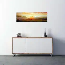 Tableau panoramique coucher de soleil abstrait. Bonne qualité, très original, accrochée sur un mur au-dessus d'une table dans une maison