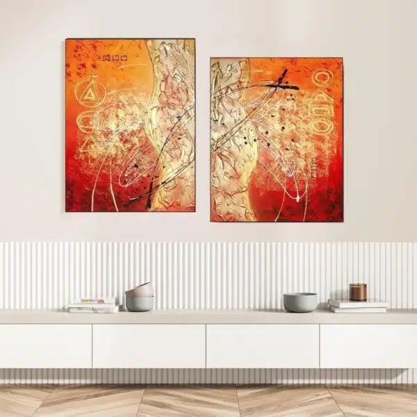Tableau diptyque contemporain moderne orange or accroché sur un mur dans une salon