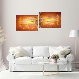Tableau diptyque abstrait jaune, brun, accroché sur un mur avec un canapé dans une maison