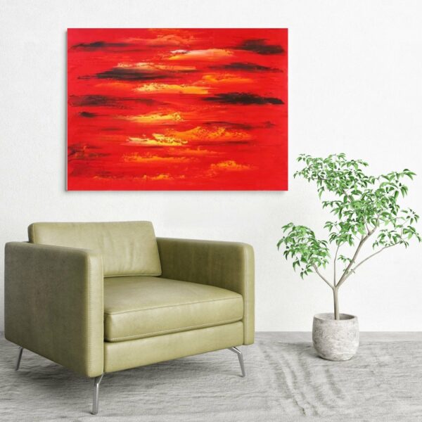 Tableau rouge peinture abstraite. Accroché sur un mur avec un canapé dans une maison