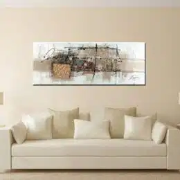 Tableau panoramique gris marron abstrait accroché sur un mur avec un canapé dans une salon