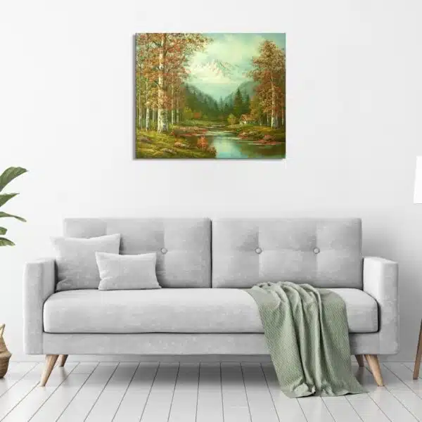 Tableau montagne automne accroché sur un mur avec un canapé dans un salon