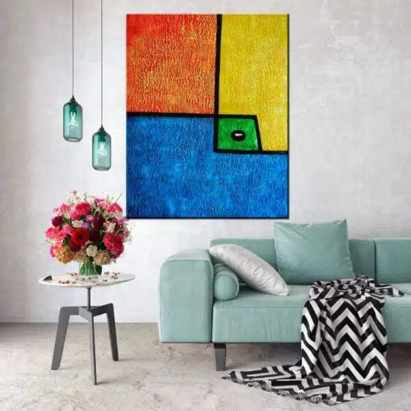 Peinture abstraite moderne cubiste. Bonne qualité, originale, accrochée sur un mur au-dessus d'un canapé dans un salon.