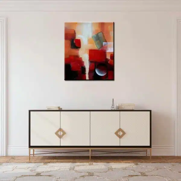 Peinture abstraite brun bordeau, bonne qualité, accrochée sur un mur au-dessus d'une table dans une maison.
