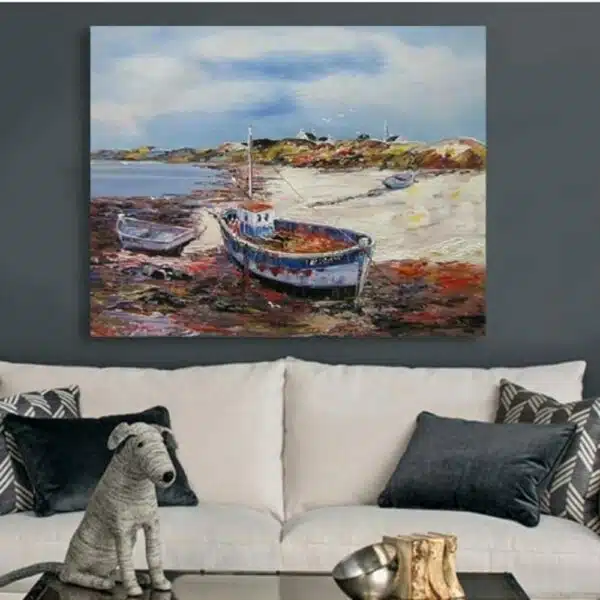 Peintures sur toile de paysages marins, montée sur châssis en bois. Accroché sur un mur avec un canapé dans un salon