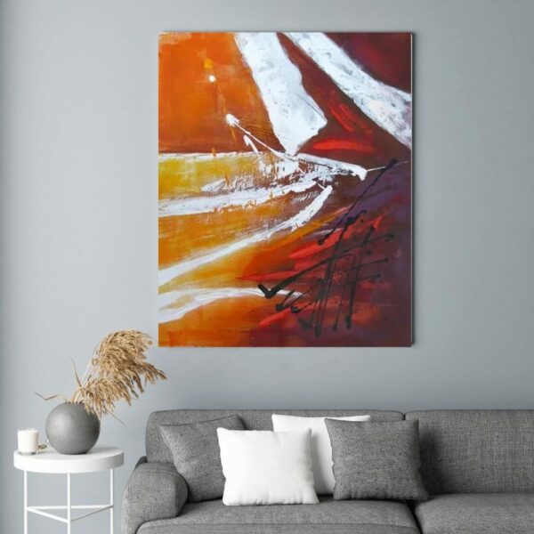 Peinture abstraite moderne orange. Bonne qualité, confortable, accrochée sur un mur avec un canapé dans une maison