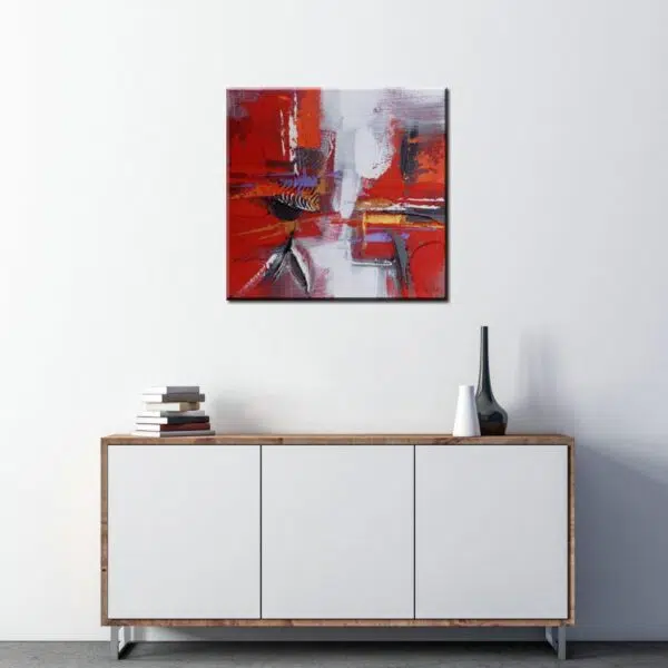 Peinture abstraite gris rouge foncé huile sur toile. Bonne qualité, très original, accrochée sur un mur au-dessus d'une table dans une maison.