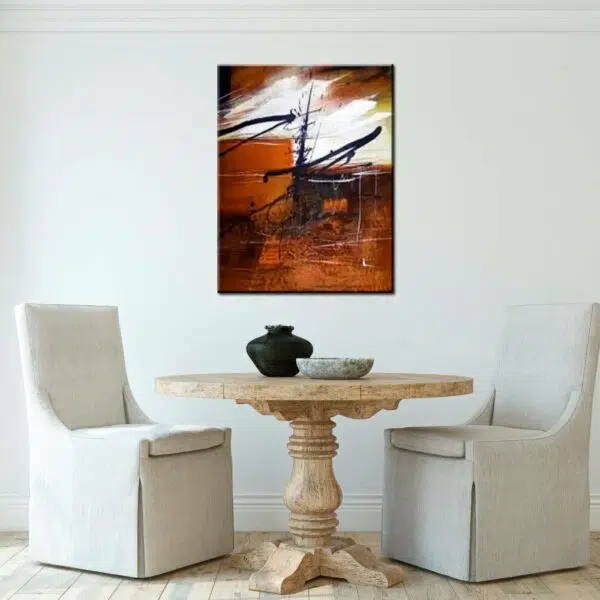 Peinture abstraite noir orange moderne. Bonne qualité, très original accrochée sur un mur au-dessus des chaises et une table dans une maison