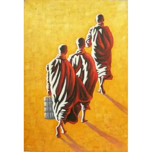 Tableau sur fond jaune sable avec 3 moines marchant de dos en robe rouge et un sac dans la main gauche